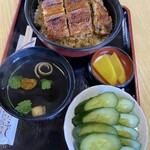 うなふじ - うなぎ丼∈(ﾟ∈∋ﾟ)∋4切れ!!美味しい(*´～｀*)ŧ‹"ŧ‹"ŧ‹"