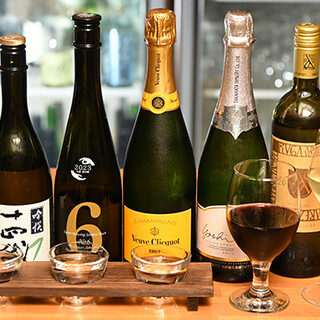 ワイングラスで愉しむ日本酒。酒屋【山田商店】も併設ご購入可能