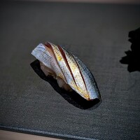 千葉たかおか - 有明のコハダは、魚体の小さい物を探したそう。一日制限の中で、〆は浅めで、返って好みのドストライクでした。これも一同旨いっ!とザワザワ。