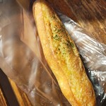 石釜パン工房 KIRARI - ガーリックフランス　めちゃめちゃお気に入りバイ☆