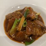 CHINESE DINING 瑞 - 牛バラ肉のピリ辛煮込み