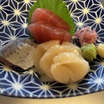 芦柳庵 - お造り〜めばちまぐろ中トロ、真あじ、ほたて。