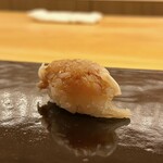 鮨 八咫烏 - ほたて