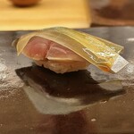 鮨 八咫烏 - しめさば　昆布が乗ってる