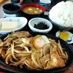 ドライブインあけみ - スタミナ定食