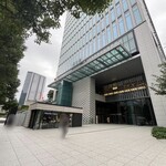 博多とんかつ わか葉 浜松町店 - 外観（左手の下りエスカレーターでB1へ）