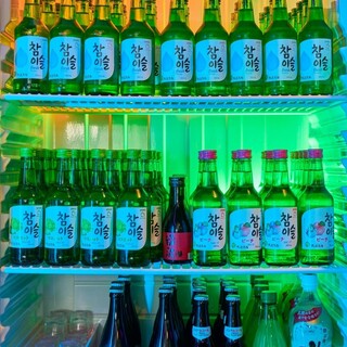 チャミスルやマッコリなど、韓国のアルコールメニューが豊富◎