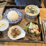 Karuizawa Koso Buro to Thai Shokudo. - グリーンカレーとタイ風餃子