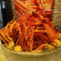 リラッサ - カニ 食べ放題プランもある。食べ放題になると一気に値段あがり、ブッフェ代10000円とかに
