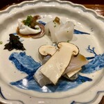 炎水 - 子いか 真鯛の出汁漬け松茸挟み 鯛の骨と松茸の出汁の煎り酒で