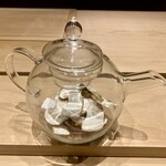 炎水 - 鯛骨出汁の煎り酒に浸す松茸
