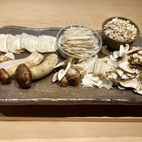 炎水 - 松茸をさまざまな切り方で