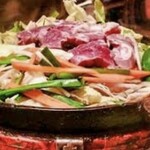 えびすジンギスカン 海月別邸 御羊邸 - ジンギスカンセット！下に落ちる肉汁で野菜を炒めます