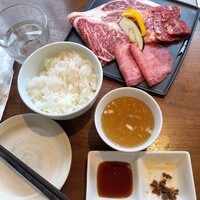 十勝ハーブ牛焼肉 MONMOM - 