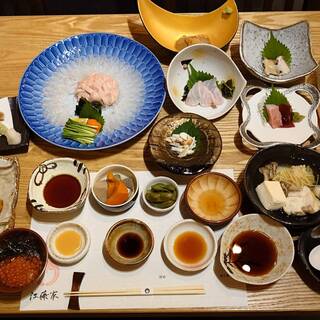 お昼も営業中。旬の地魚を本格和食で