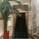 The Campbell - 店内に通じる階段