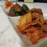 焼肉キッチン 一龍 - キムチ盛り合わせ