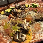 比良山荘 - 焼き八寸　松茸、天然舞茸、天然ハツダケ、ムカゴ、銀杏、卵黄の味噌漬け（酸漿（ほおずき）に見立てて）　