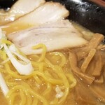 北海道らぁ麺 ひむろ - 麺の様子など。