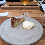 La Stalla - ピスタチオのチーズケーキとザバイオーネ。一人で作るシェフでこんなにお菓子のクオリティが高い人も珍しいと思う