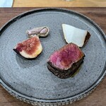 La Stalla - 切った時に肉汁が溢れるのがレアで収まるのがミディアムと考えております。ミディアムになった瞬間に仕上げるのは多分難易度が高いですよね