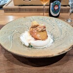 La Stalla - 自家製のブッラータとペコリーノ風チーズに焼き柿。毎回出ても良いくらい好き