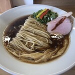 めん処 きよ洲 - 貝汁芳醇ぶたらぁめん醤油大盛り！佐助豚の脂が光ってます。