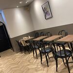 カフェ・ベローチェ - テーブル席も有り