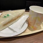 カフェ・ベローチェ - ピーナッツサンドと無料のお水