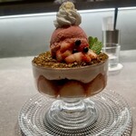 パフェ、珈琲、酒、佐藤 - 苺とチーズ