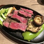 ステーキ&ハンバーグそして勝揚げ 肉山 - シャトーブリアン300g