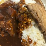 セブンイレブン - 料理写真:左側 金のビーフシチュー、右側 これぞ豚っ!