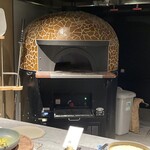 トラットリア・ポンテ 奈良 - ピザ窯。職人さんがいちからピザ作り。