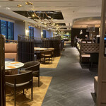 トラットリア・ポンテ 奈良 - センスある家具と天井の吊りものがお洒落