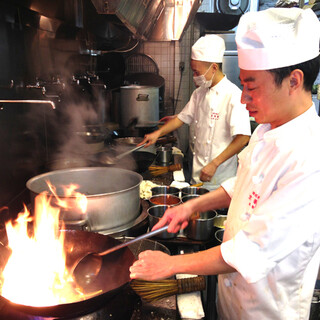 四川省で研鑽を積んだ熟練のシェフが作る、本場四川の味をどうぞ