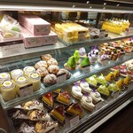 キャトルキャール - 店舗のショーウインドウの写真④