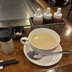 ステーキハウス朝日レストラン - 付け合わせのスープがうまい。
