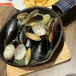 ESOLA - あそりとムール貝のワイン蒸し