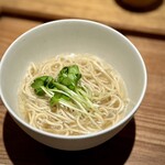 日本料理FUJI - いつもは「その日の魚たち」で出汁を取りますが、この日はハタだけとのこと。
      それだけ素晴らしかったそうで、それにも完全納得の、なんとも品と余韻のある味わいでした♪