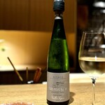 日本料理FUJI - トリンバックのリースリング、V.V.ですね。
      爽やかで酸の余韻が伸びるタイプで、日本料理に合いますね。