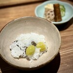 日本料理FUJI - いつもは煮えばなですが、この日は、銀杏とむかご。
      ほっとこりと秋ですねぇ。