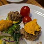 キッチン ブルー グローブ - パンプキン・ポテサラを乗せて