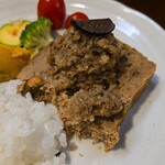 キッチン ブルー グローブ - テリーヌをカット