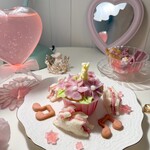 みずいろの花 - カップケーキ、ゼリーパフェ、音符クッキー、うさぎサンドイッチ、ピンクソーダ、全てのセットで3400円。