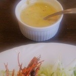 シャンボール - エビフライ用に自家製タルタルソースが付いてきます。