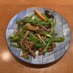 551蓬莱 - 牛肉とピーマン炒め
