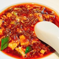中国料理 四川 - 死ぬほど赤いです。ラー油？はなるべく避けるようにして頂きました