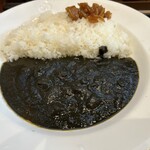 松のや - 黒カレーはかなり濃い緑色です。