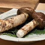 ぬま田 - 大きなお皿からはみ出している