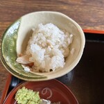石挽　手打ち　いわもと - かやくごはん。